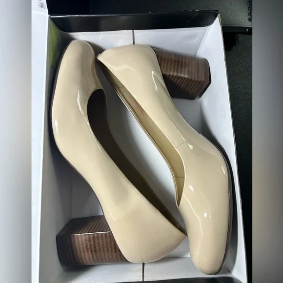 Marc Joseph Beige Glossy Heels - Picture 1 of 10